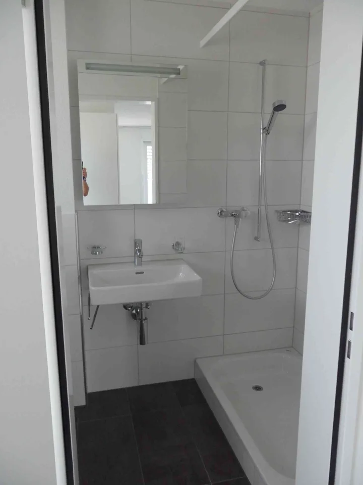Schöne & moderne 3.5 Zimmerwohnung mit Balkon (Baujahr 2015)