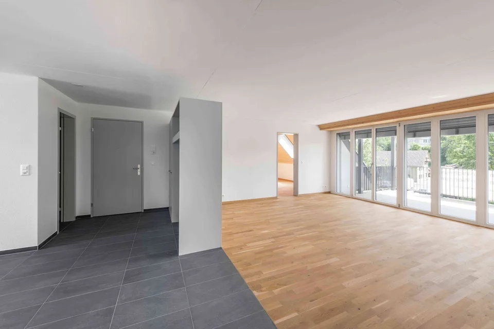 Erstvermietung 5.5 Zimmer-Wohnung DG