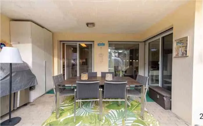 Moderne 4.5-Zimmer-Erdgeschosswohnung mit privatem Garten und Terasse