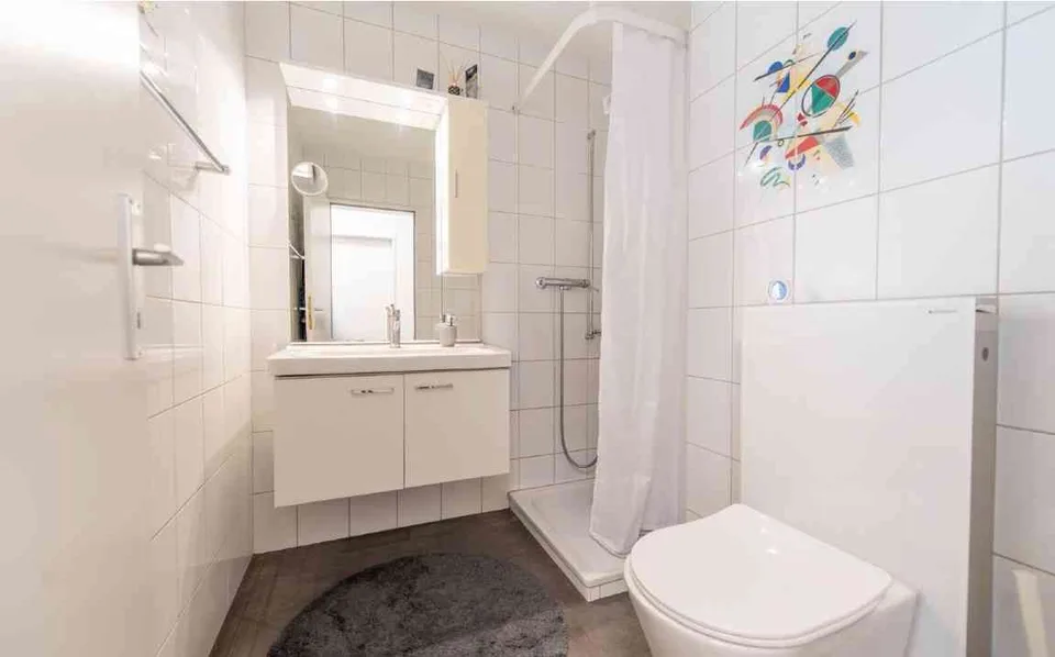 Moderne 4.5-Zimmer-Erdgeschosswohnung mit privatem Garten und Terasse