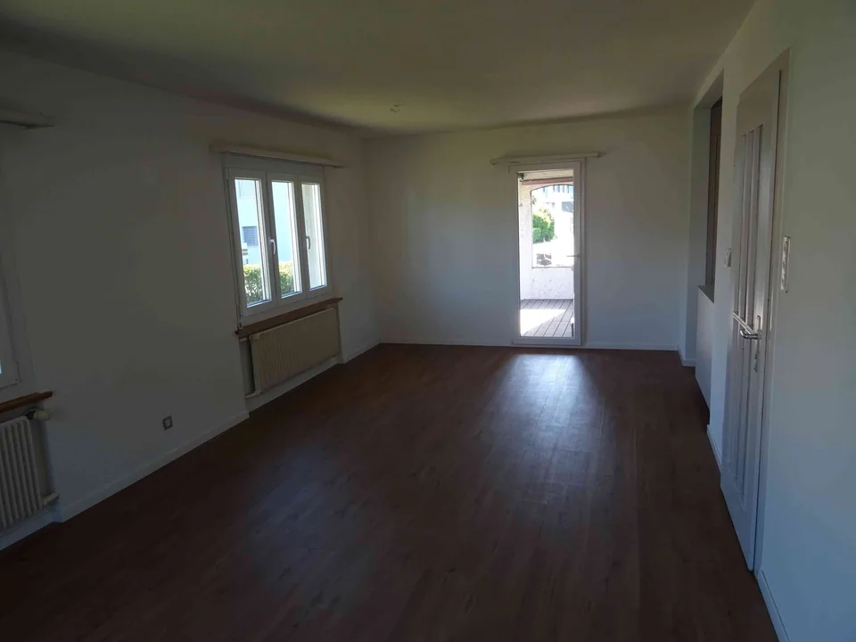 Liebenswertes 4.5 Zimmer Einfamilienhaus mit Garten + Veranda