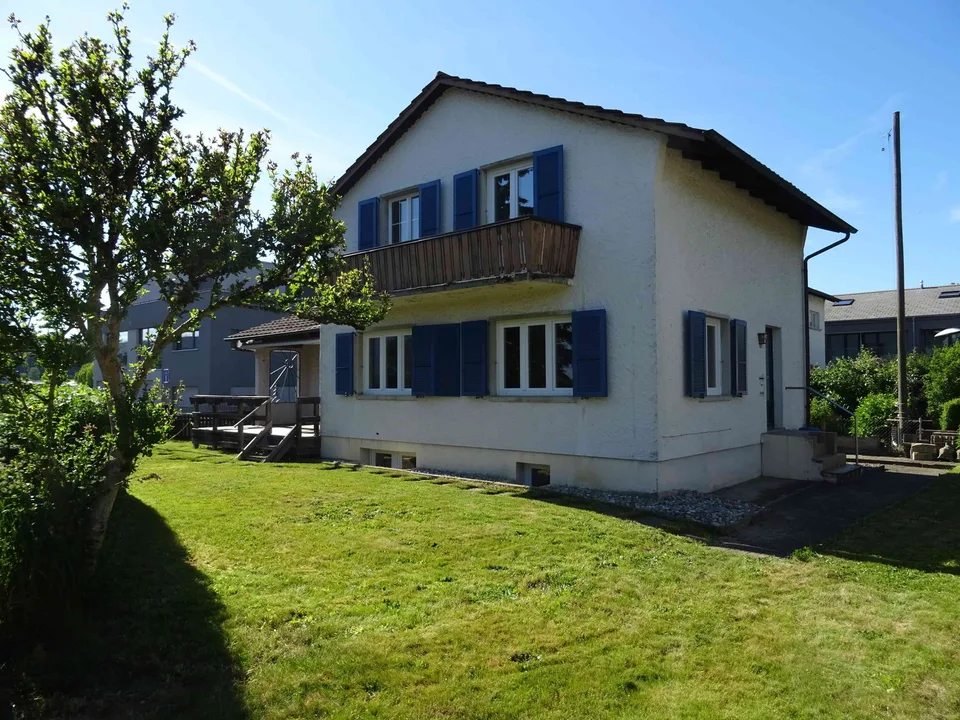Liebenswertes 4.5 Zimmer Einfamilienhaus mit Garten + Veranda