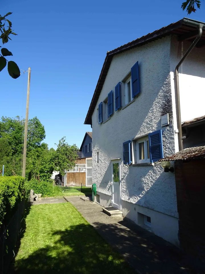 Liebenswertes 4.5 Zimmer Einfamilienhaus mit Garten + Veranda