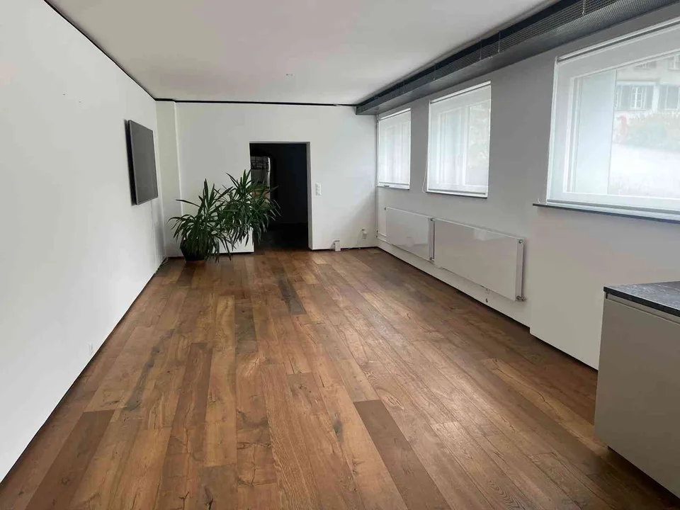 Wohnen und Arbeiten unter einem Dach zwischen Bern und Thun auf 290 m²