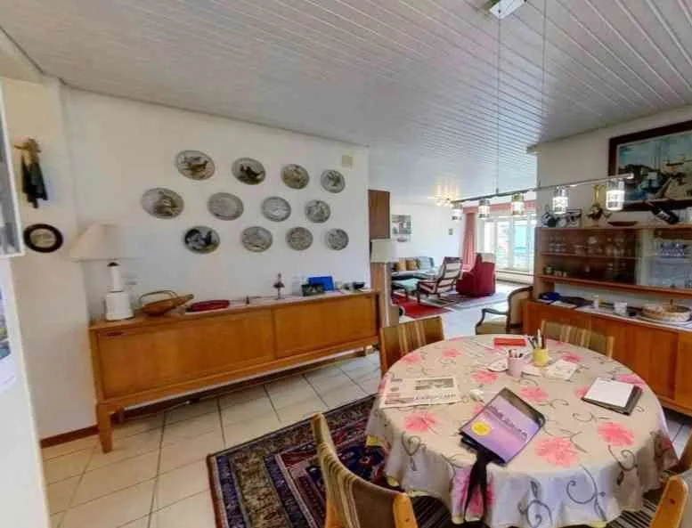 Grosszügige 3.5-Zimmer-Wohnung mit gemütlichem Cheminée und Balkon