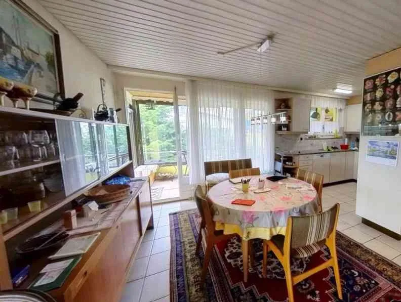 Grosszügige 3.5-Zimmer-Wohnung mit gemütlichem Cheminée und Balkon