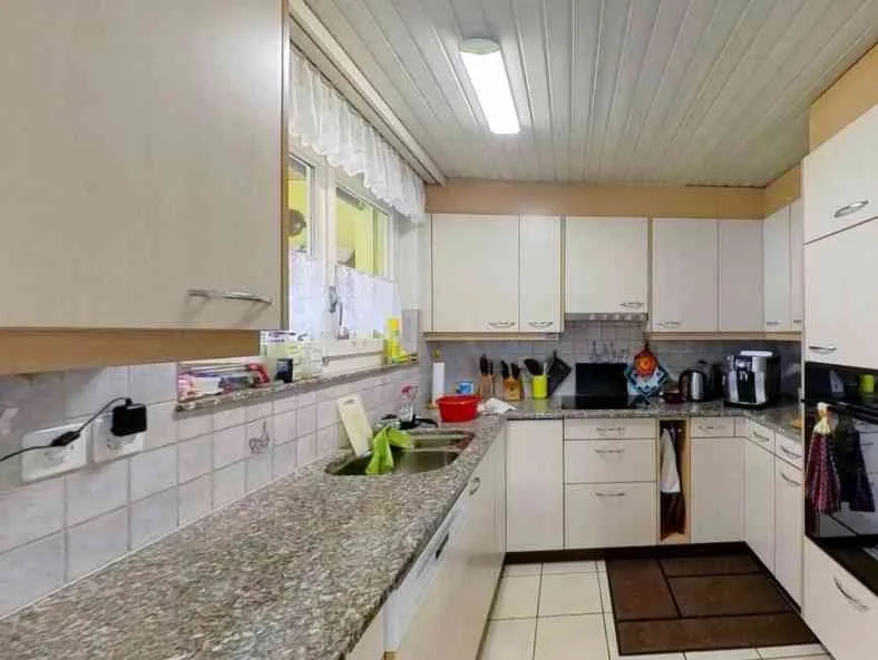 Grosszügige 3.5-Zimmer-Wohnung mit gemütlichem Cheminée und Balkon