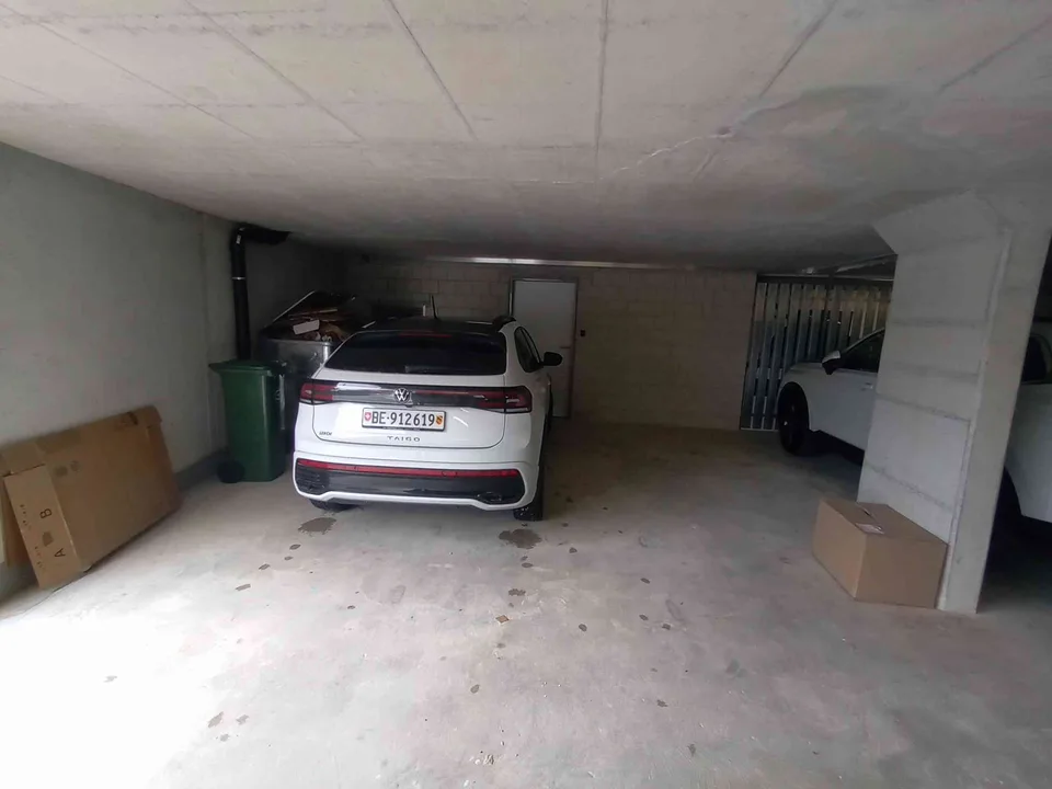 2 grosse Tiefgaragenplätze (100 pro Platz, inkl. NK)