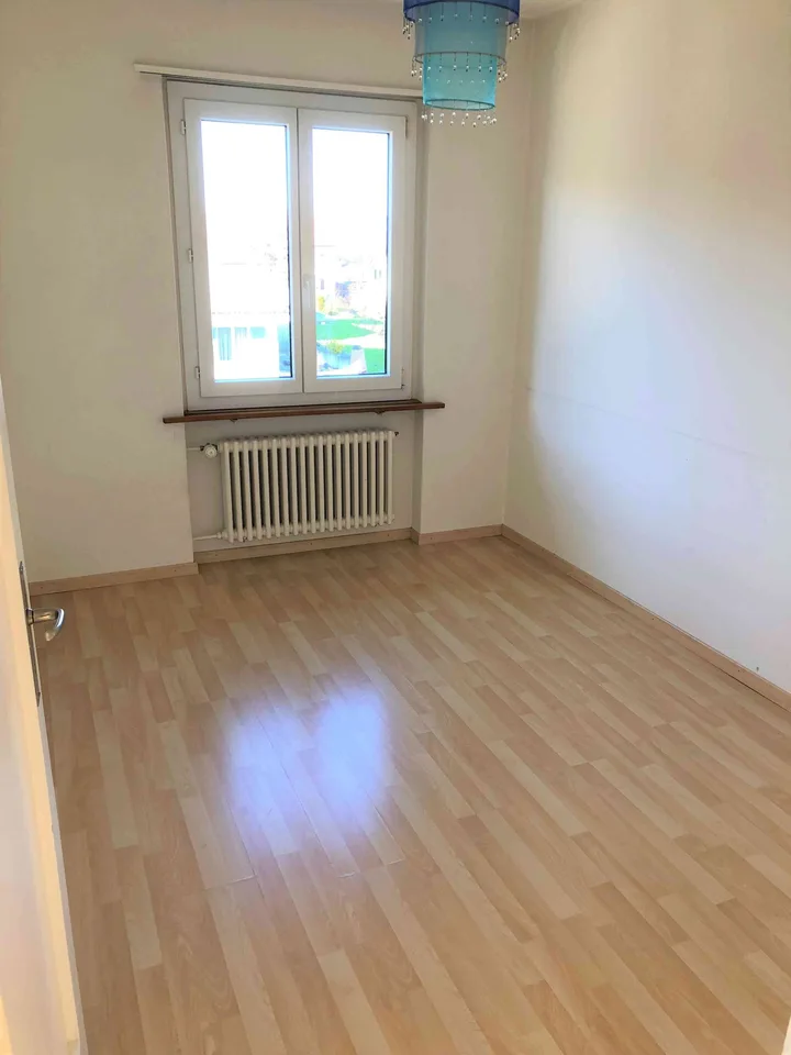Helle 3 Zimmer-Wohnung mit Balkon mitten im Dorfzentrum