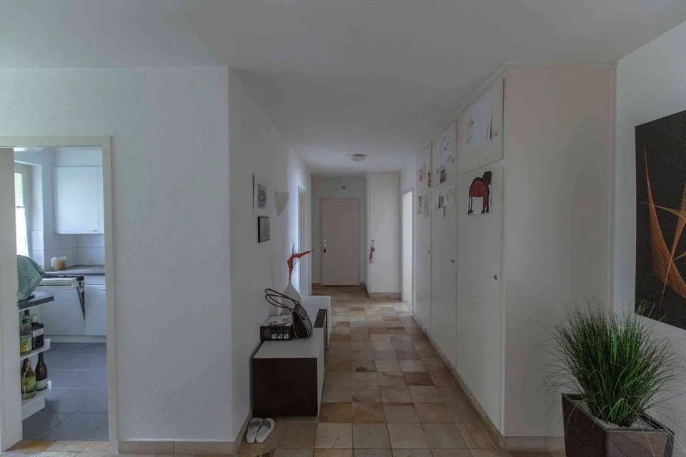 Grosszügige Wohnung mit Blick auf See und Alpen