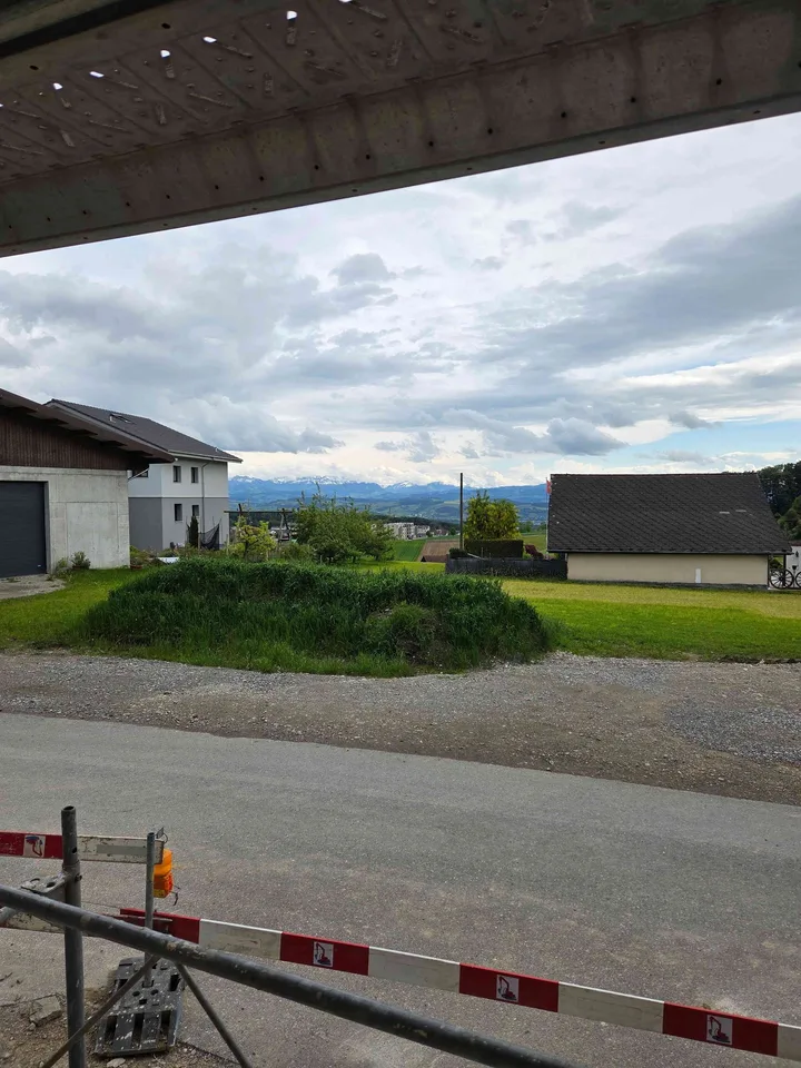 Moderne 5.5-Zimmer-Erdgeschosswohnung in Schlierbach zu vermieten