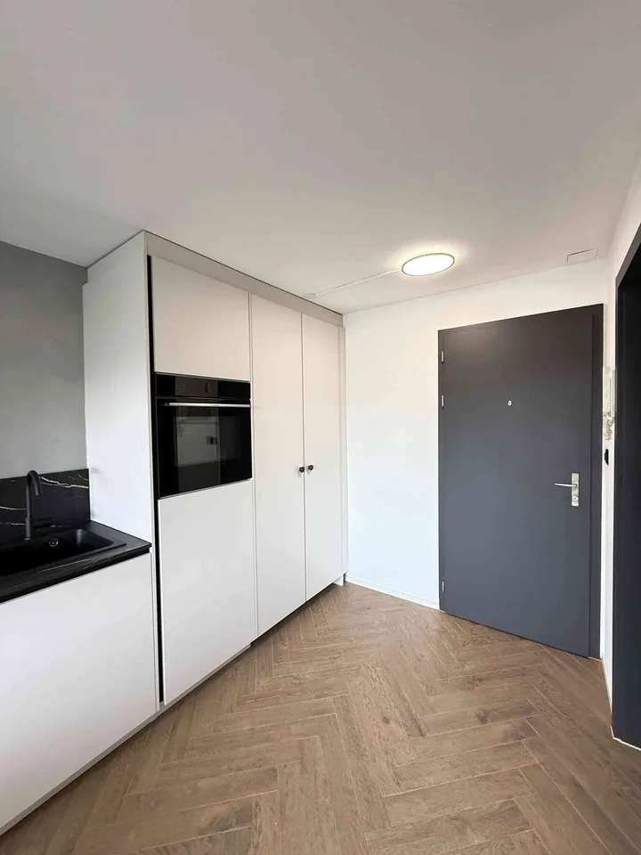 Top Renovierte 1 Zimmerwohnung/ Waschmaschine, Geschirrspüler und TV