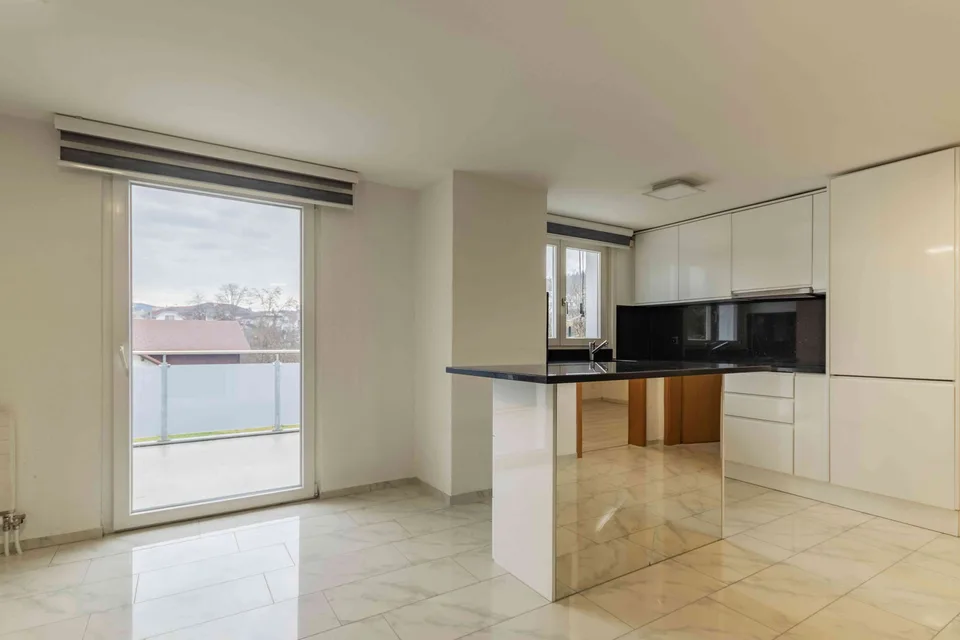 4.5-Zimmer-Dachwohnung mit grosszügiger Terrasse & freier Aussicht