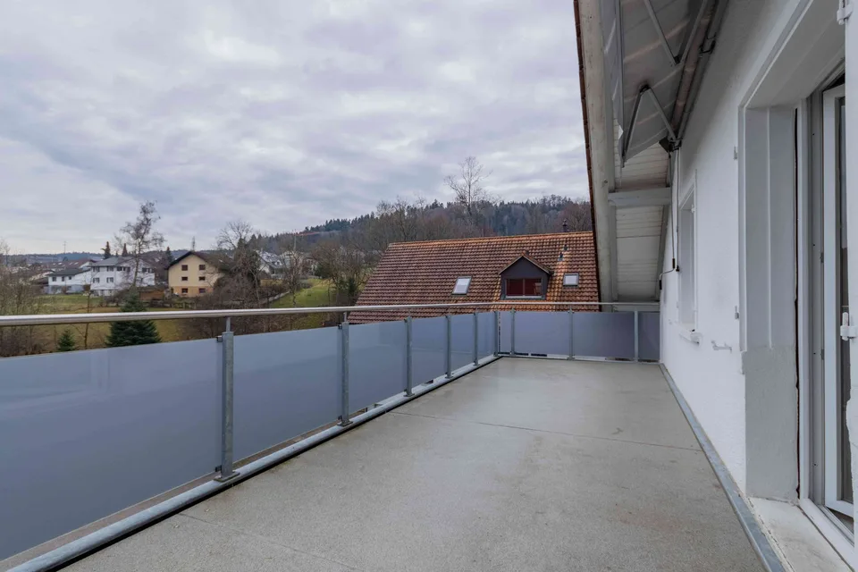 4.5-Zimmer-Dachwohnung mit grosszügiger Terrasse & freier Aussicht