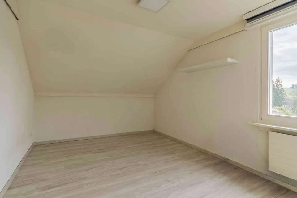 4.5-Zimmer-Dachwohnung mit grosszügiger Terrasse & freier Aussicht