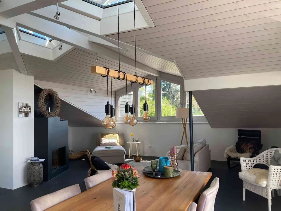 Aussergewöhnliche Maisonette-Dachwohnung mit Seesicht