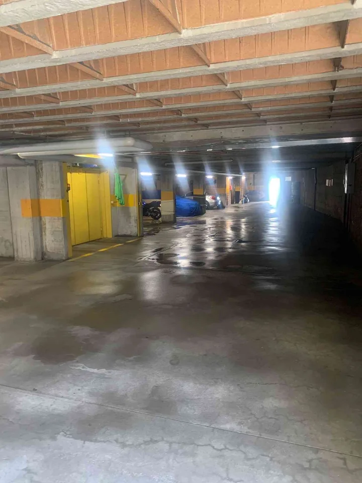 Place de parc dans Garage