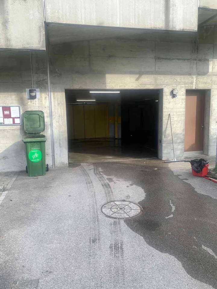 Place de parc dans Garage
