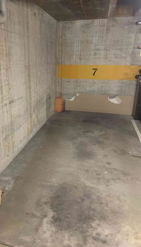 Place de parc dans Garage