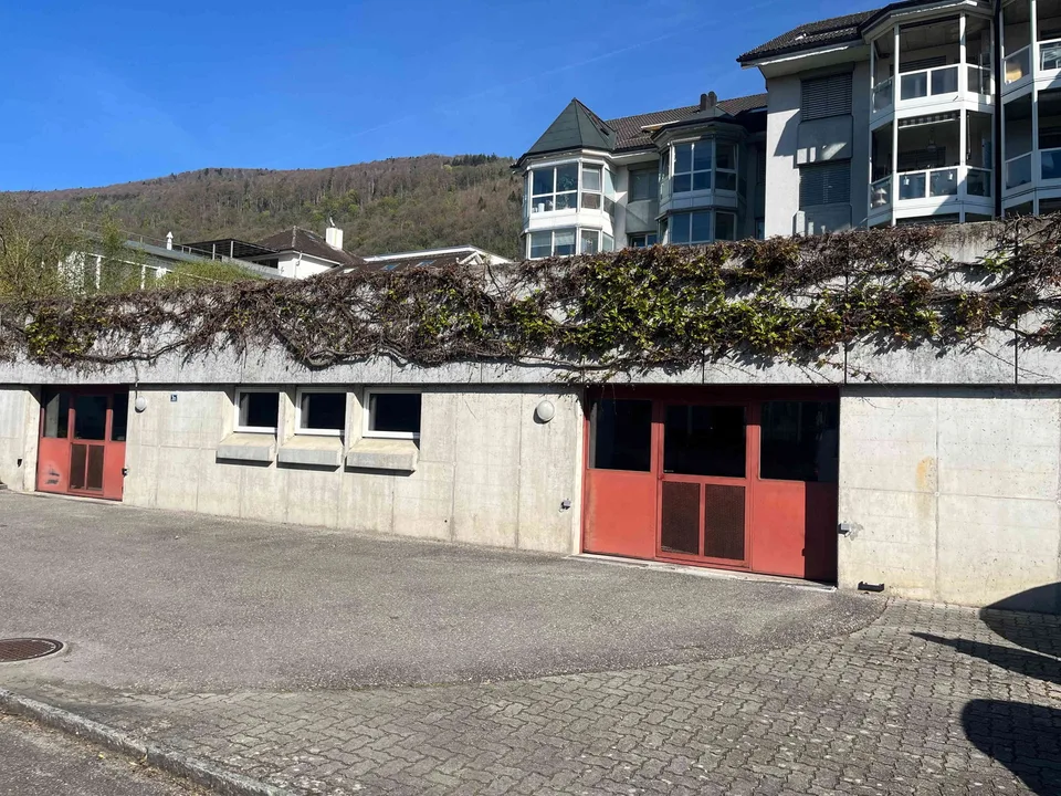 Zu vermieten Einstellhallen Platz Pieterlen