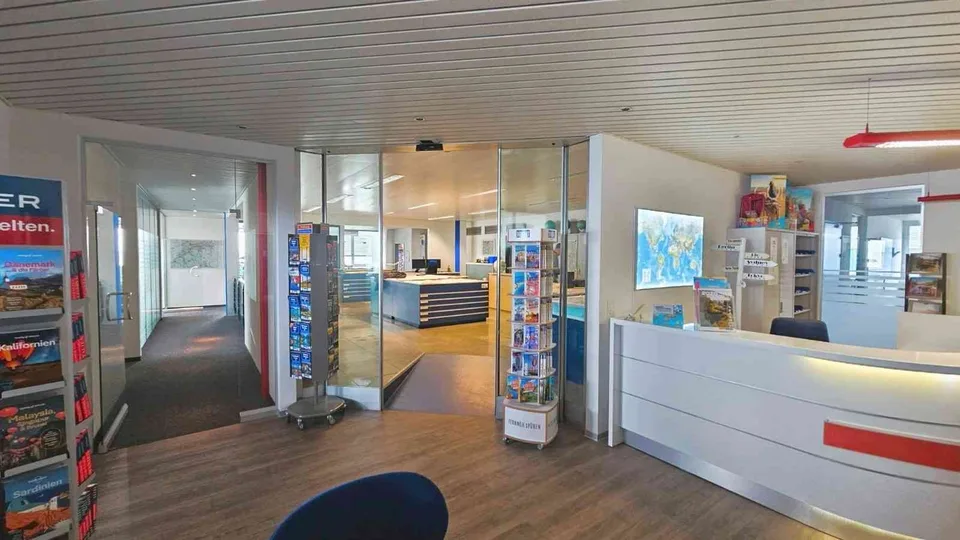 Helle, moderne Büroräume mit Weitsicht in Urtenen-Schönbühl