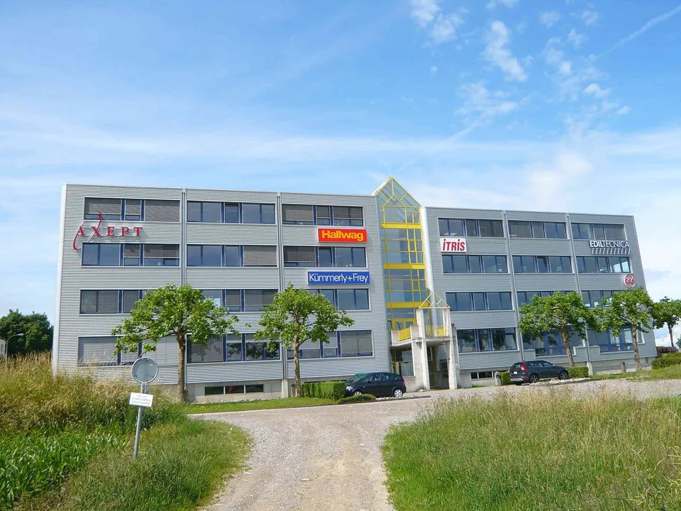 Helle, moderne Büroräume mit Weitsicht in Urtenen-Schönbühl