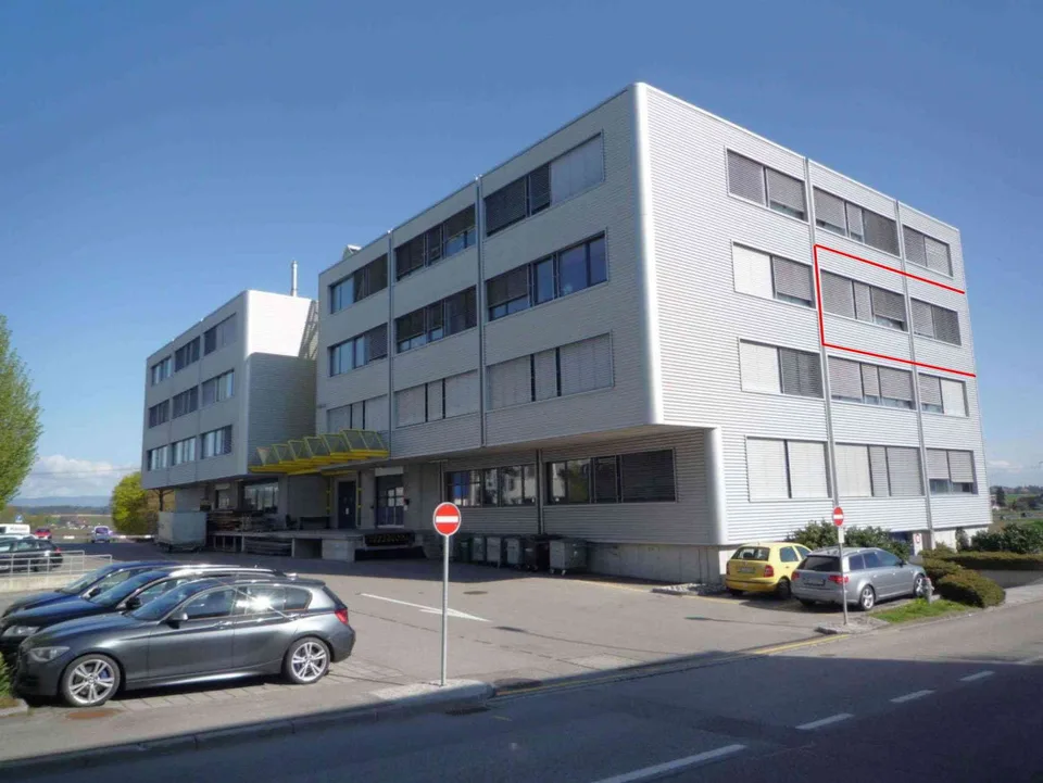 Helle, moderne Büroräume mit Weitsicht in Urtenen-Schönbühl