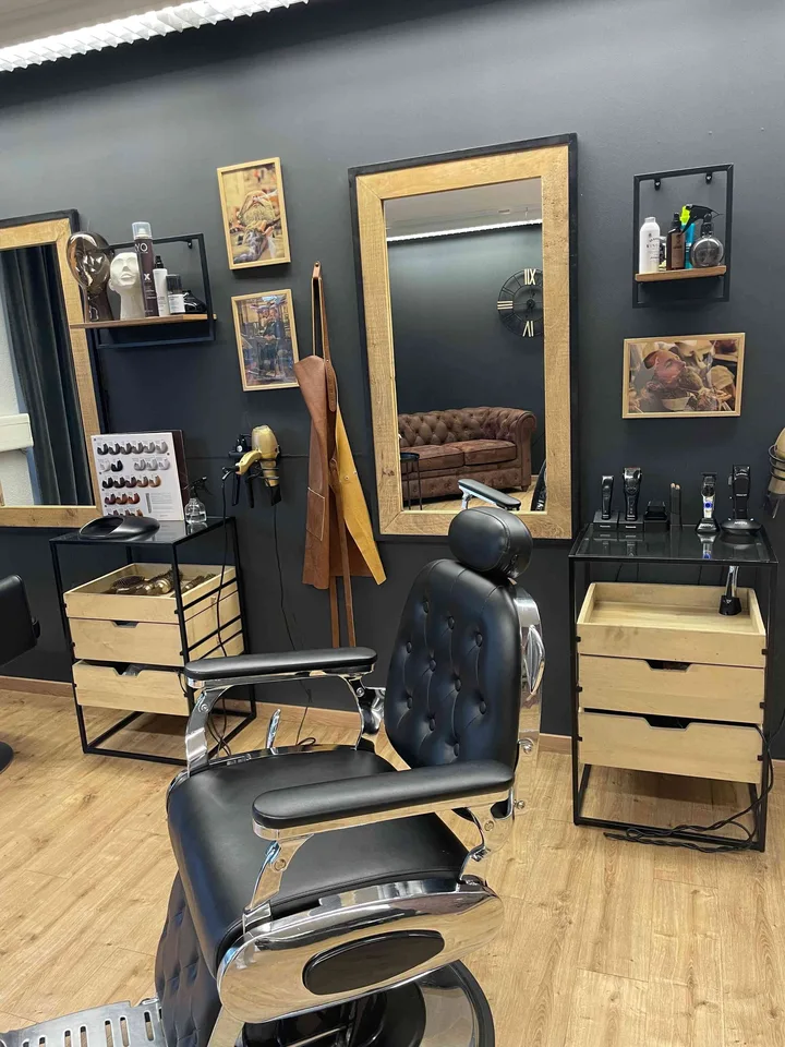 Attraktives Coiffeurgeschäft/Barbershop