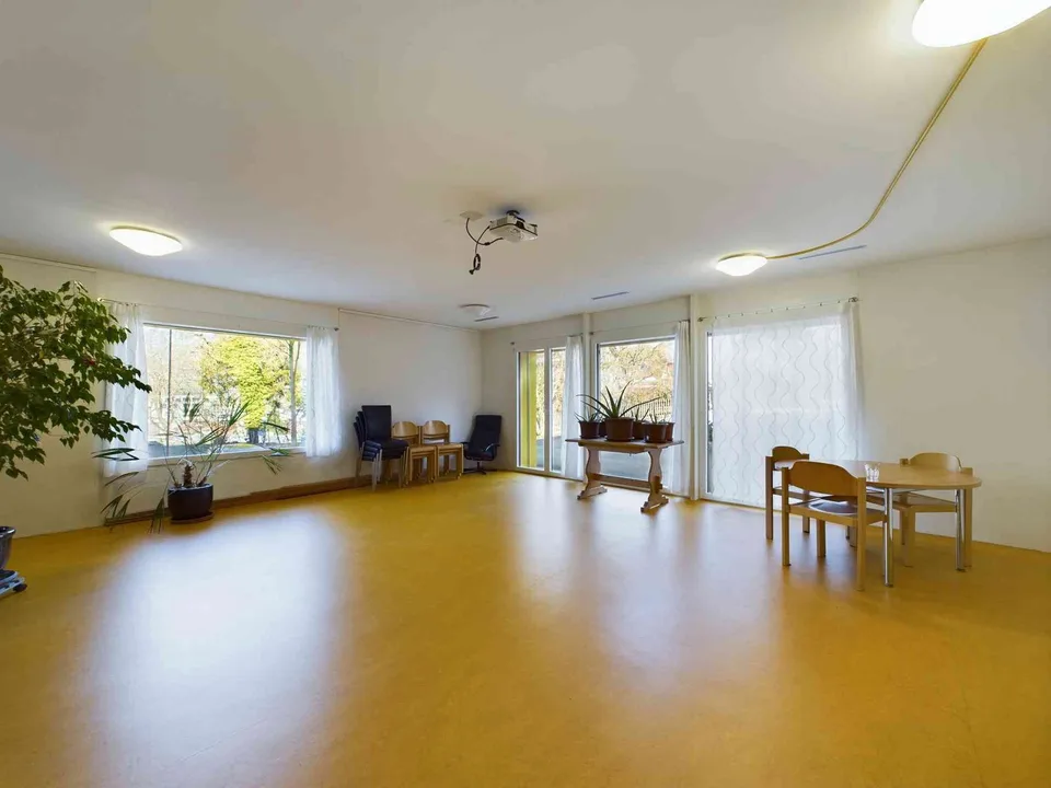 Heller 48 m² Gewerberaum mit eigenem Eingang & WC für stilles Gewerbe