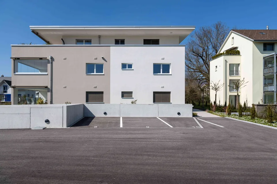 Abgeschlossene und überwachte Parkplätze