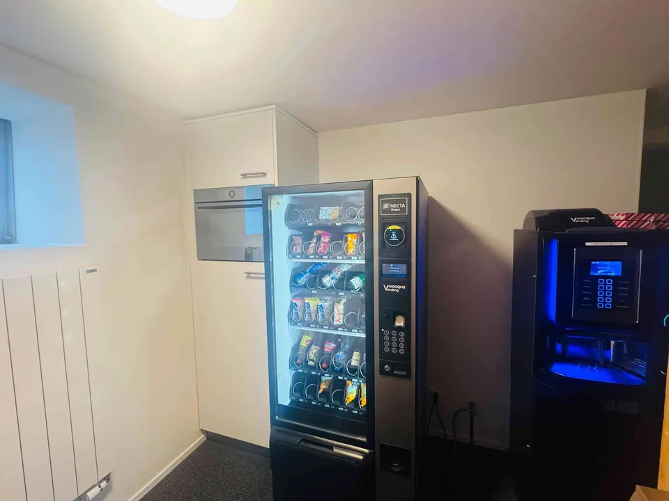 Zimmer möbliert