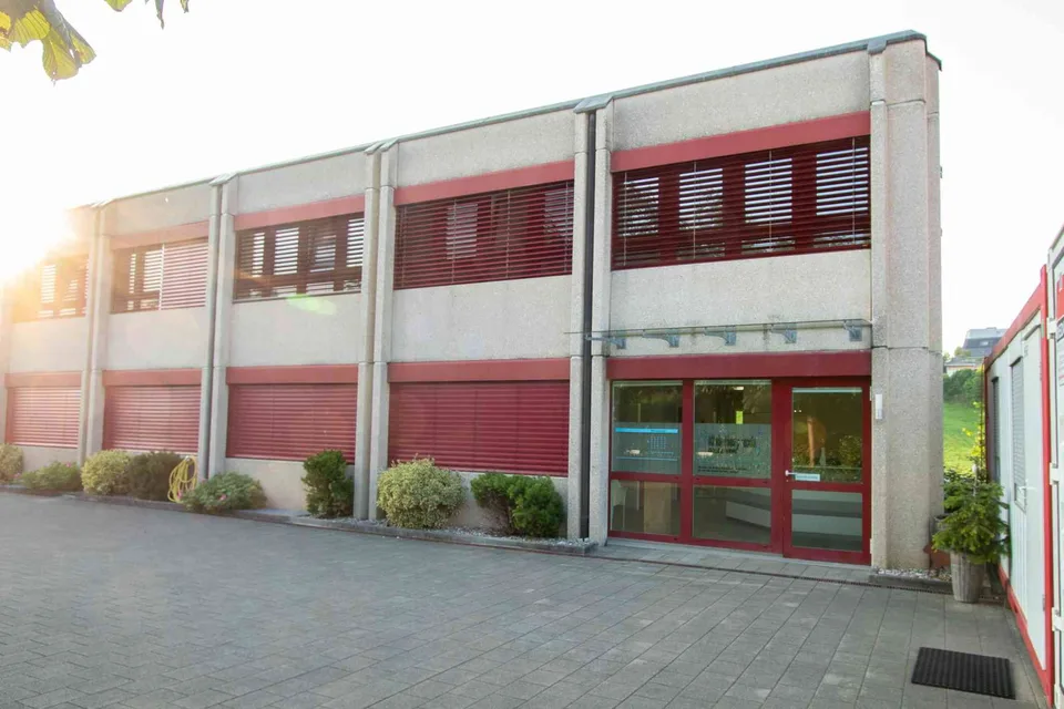 Attraktive Gewerbefläche in Düdingen - Ihr neuer Arbeitsplatz wartet!