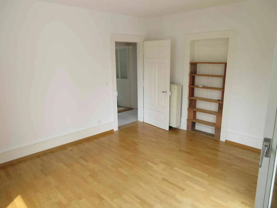 Ab sofort 3.5 BERNERHAUS zentral ruhig Balkon Parkett Garten Küche