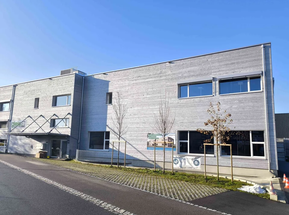 Helles, offenes Büro mit Raumgestaltungsmöglichkeiten