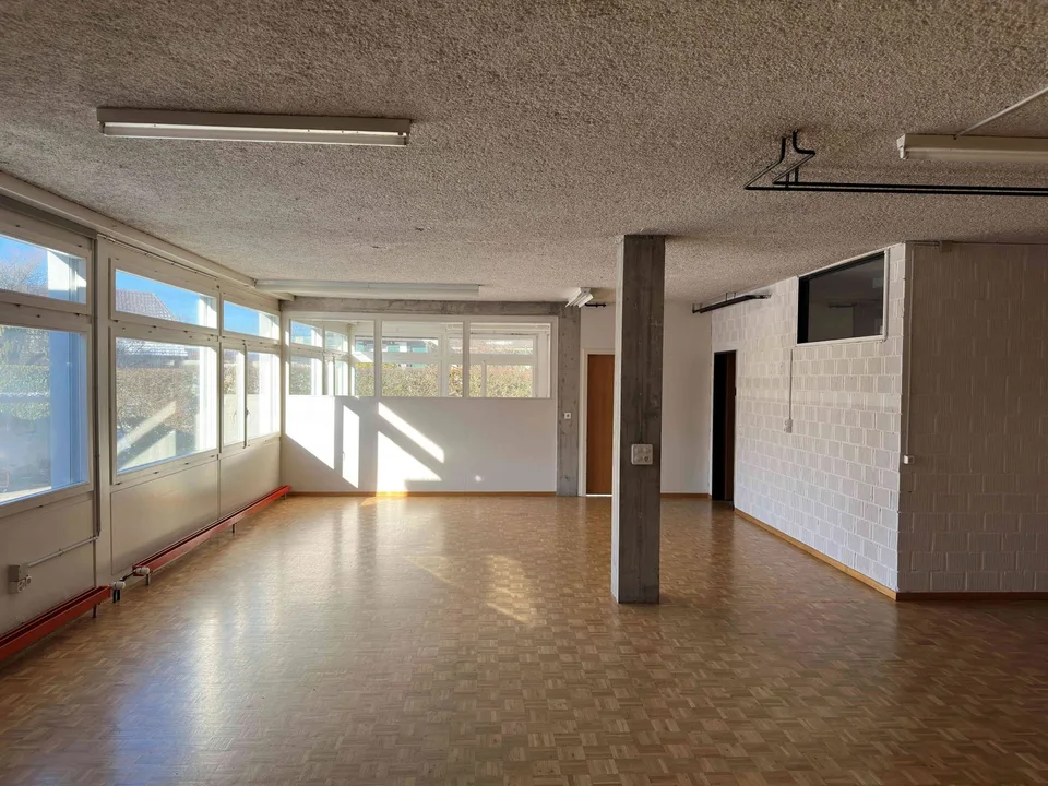 Vielseitiger 215 m² Gewerberaum an zentraler Lage in Münchenbuchsee