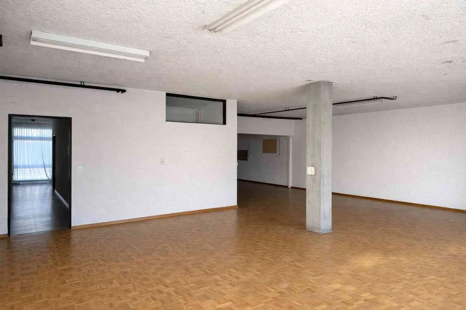 Vielseitiger 215 m² Gewerberaum an zentraler Lage in Münchenbuchsee