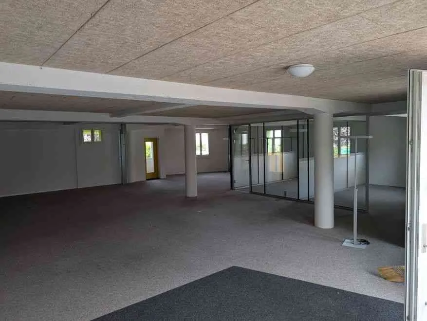 150m2 Raumfläche (plus Küche, WC und Keller) für Praxis, Atelier, Büro