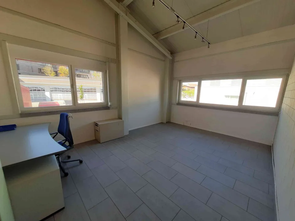 Räume zu vermieten – ideal für Büro, Atelier oder leichtes Gewerbe