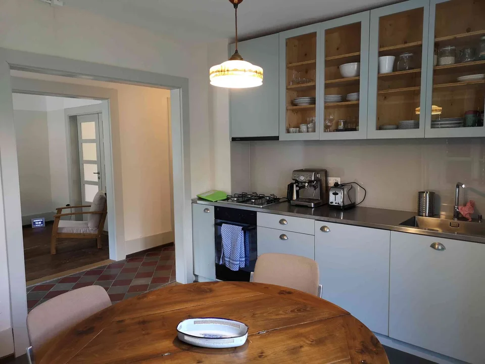 Charmant appartement avec jardin commun, en bordure de ruisseau