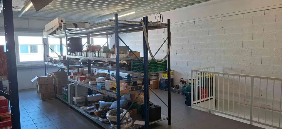Locaux commerciaux polyvalents à louer – Corminboeuf / Fribourg
