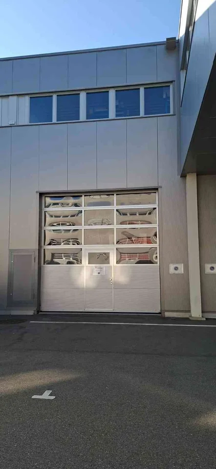 Locaux commerciaux polyvalents à louer – Corminboeuf / Fribourg
