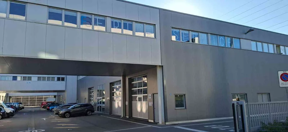 Locaux commerciaux polyvalents à louer – Corminboeuf / Fribourg