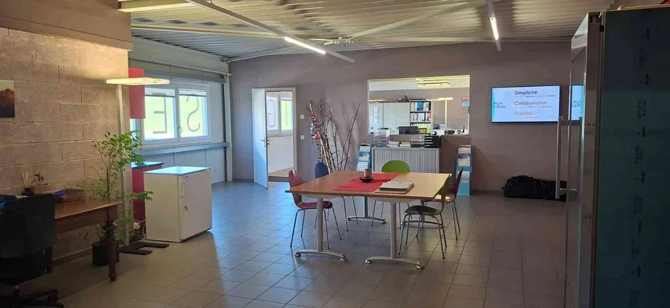 Locaux commerciaux polyvalents à louer – Corminboeuf / Fribourg