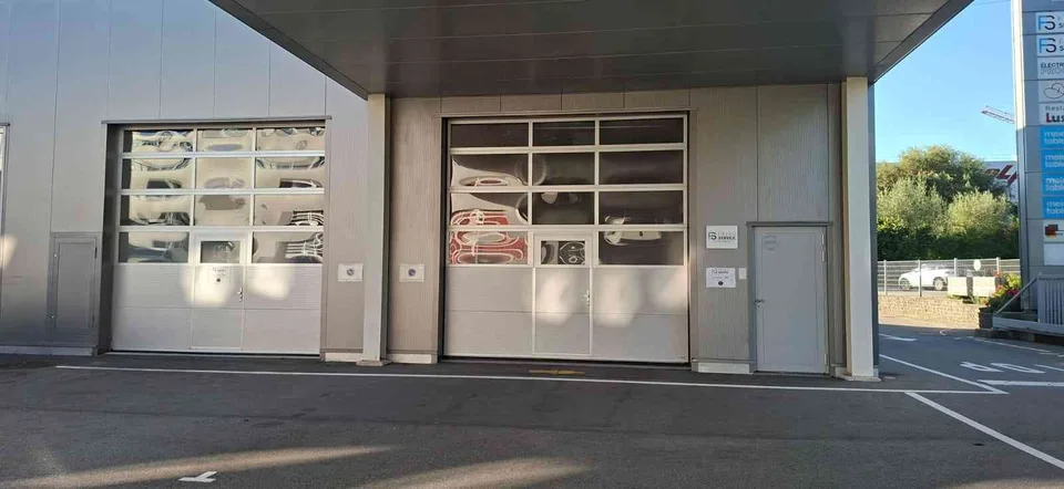 Locaux commerciaux polyvalents à louer – Corminboeuf / Fribourg