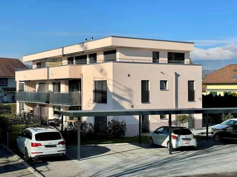 "Gedeckter Parkplatz an der Dammstrasse in Biberist"
