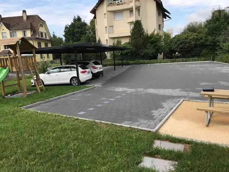 "Überdachter Parkplatz an der Hauptstrasse 5 in Gerlafingen"