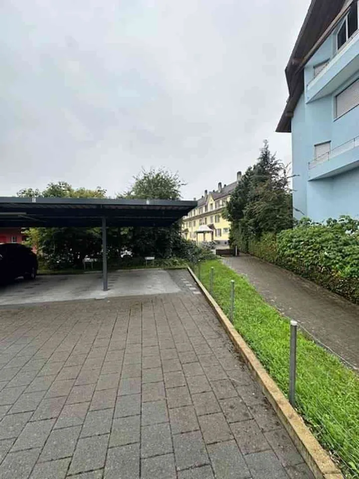 "Überdachter Parkplatz an der Hauptstrasse 5 in Gerlafingen"
