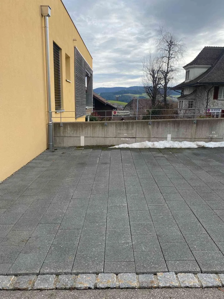Aussenparkplatz in Grosshöchstetten - 4 Gehminuten vom Bahnhof