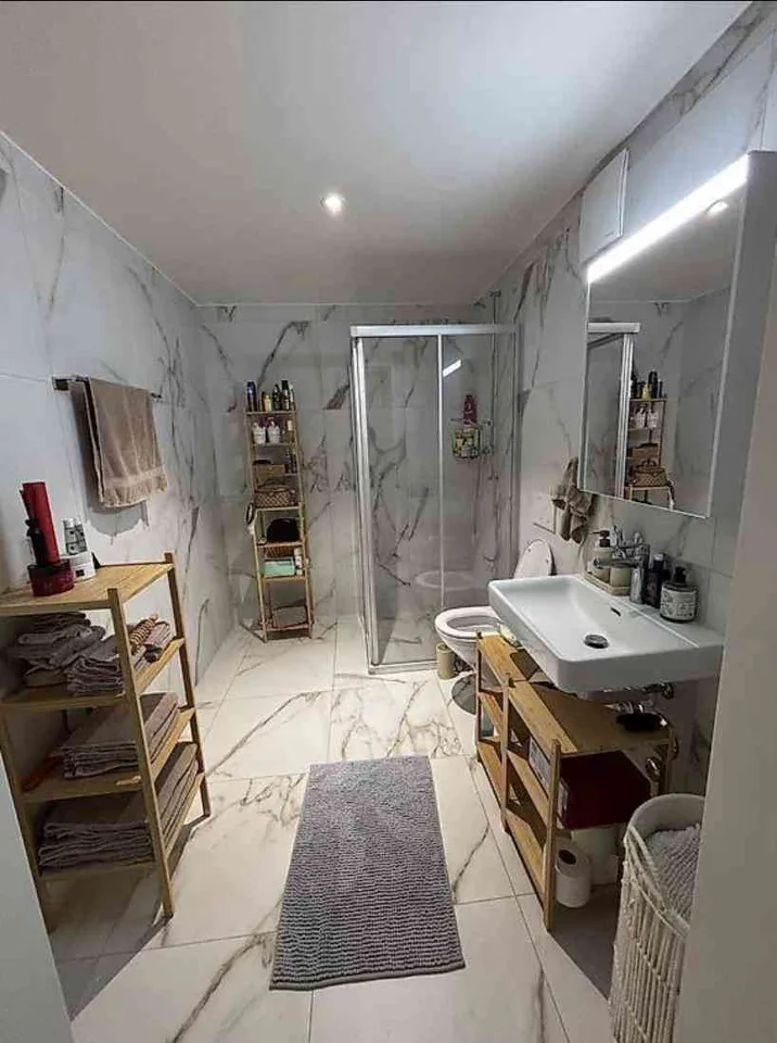 Moderne Neubau 2-Zimmer-Gewerbe-Wohnung mit Terrasse