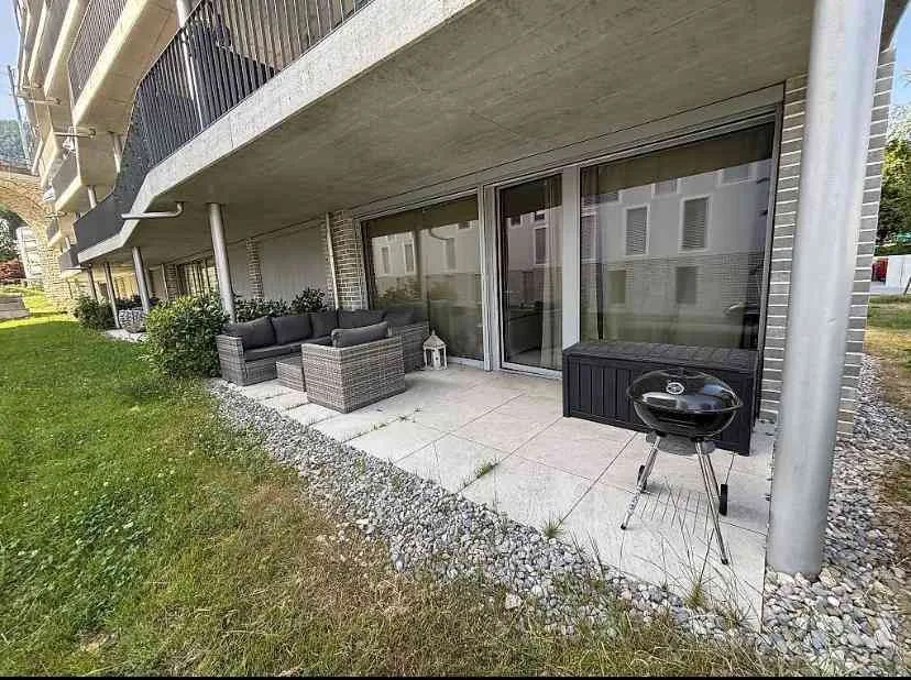 Moderne Neubau 2-Zimmer-Gewerbe-Wohnung mit Terrasse